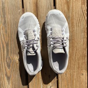 On Cloud 5 Women’s Tennis Shoes Size 7.5